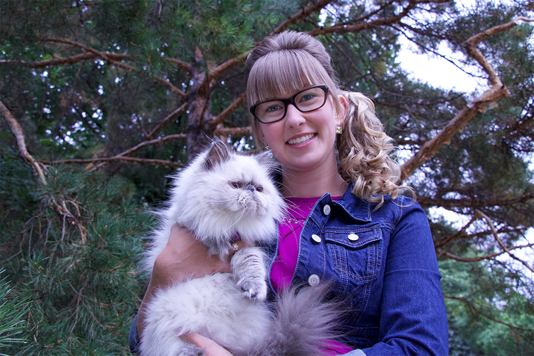 Kaitlyn McIntyre with her cat Willow. Photo by WCVM Today.